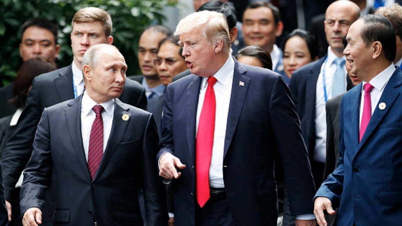 President Trump, Putin & World Leaders Take Group Photo @ APEC 2017 in Vietnam 11/11/17