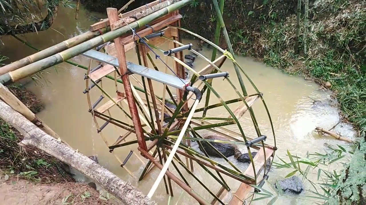 kincir air di sungai sederhana untuk mengatasi kekeringan !!!