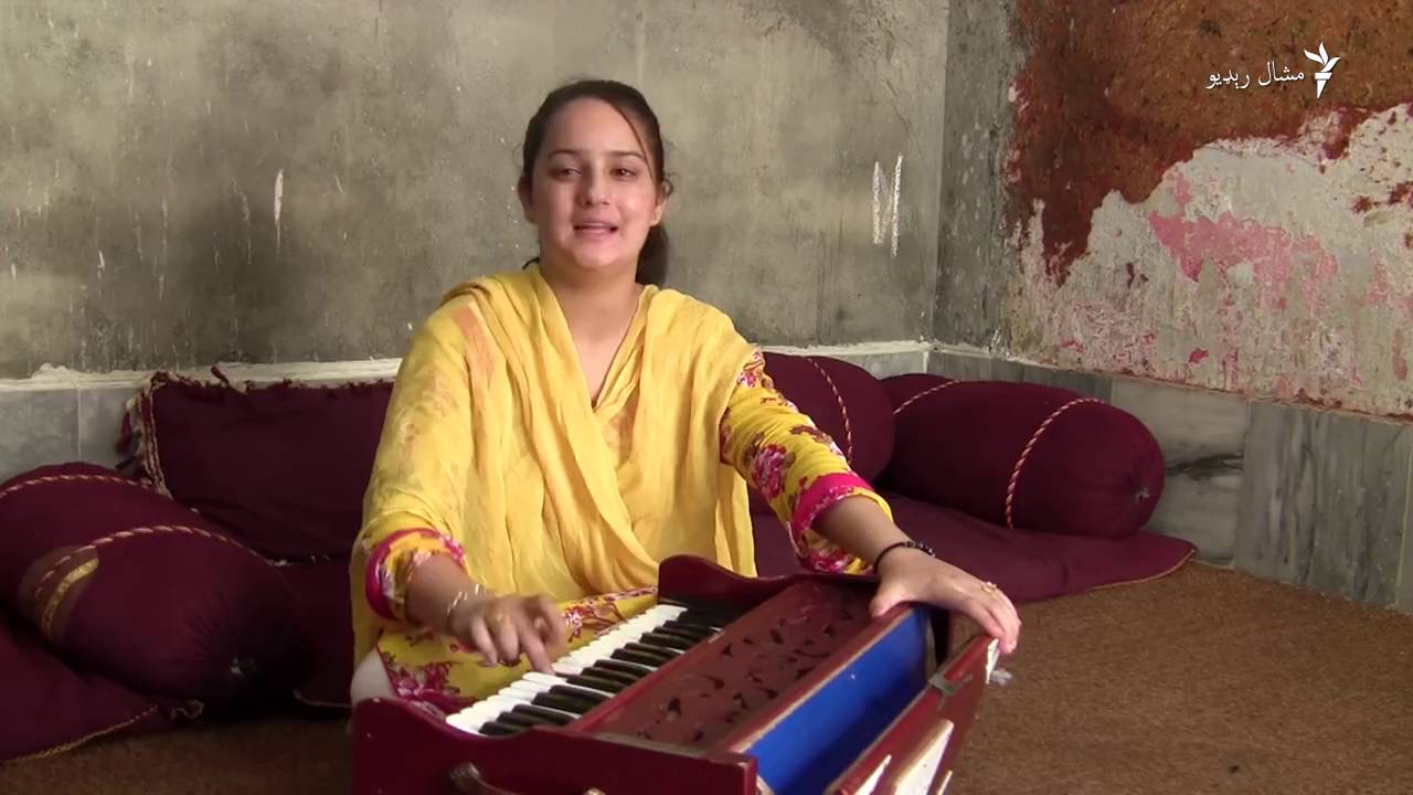 مسکان وتلې سندرغاړې جوړېدل غواړي