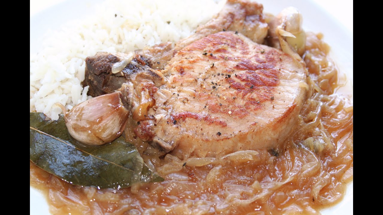 Chuleta de cerdo encebollada