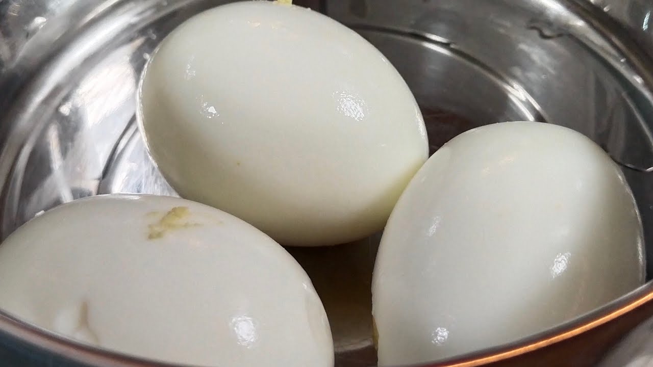 LETS PELLED HARD BOILED EGGS #asmr#pelling#shorts#live