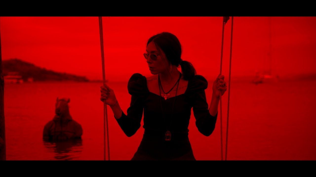 Suzi feat. Emre Şakar - Sen Dolu (Official Video)