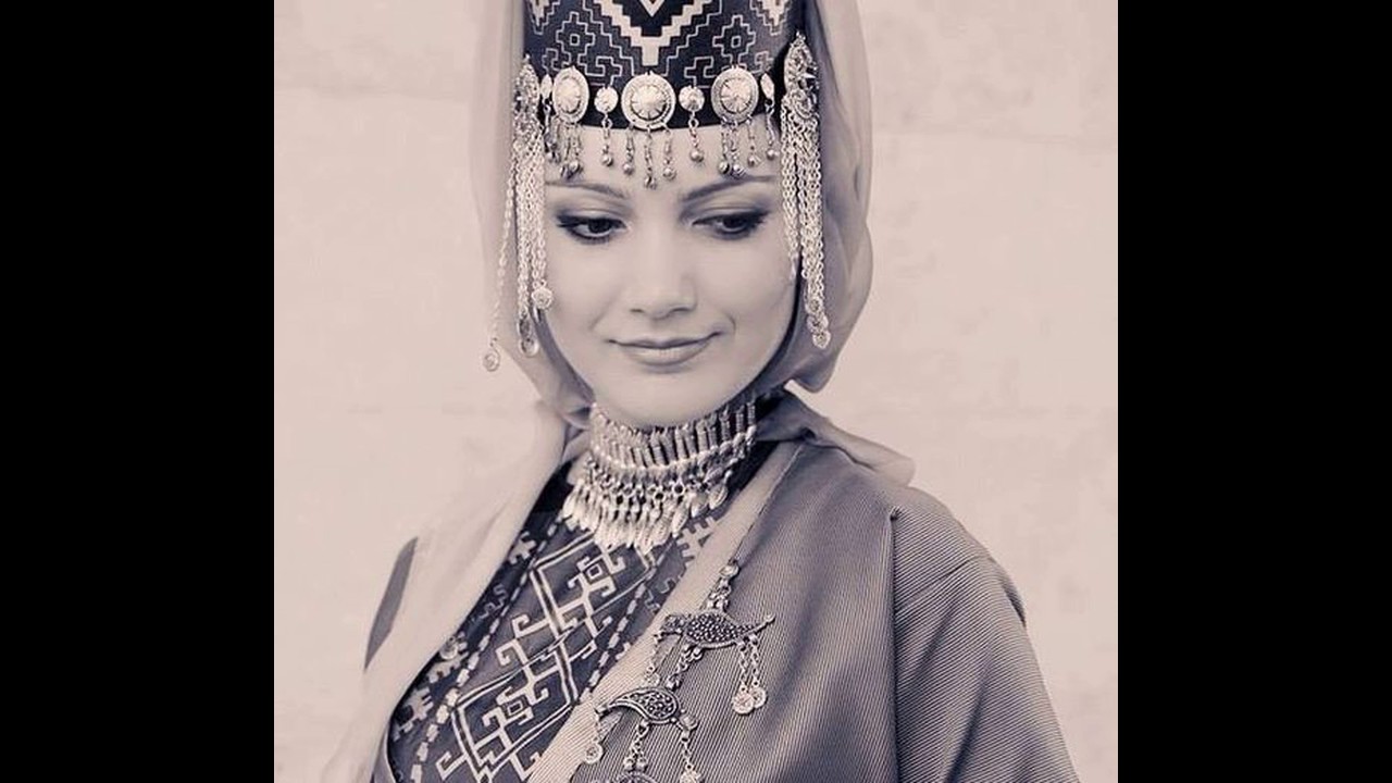 Sirun Kaqav - Armenian Folk Song