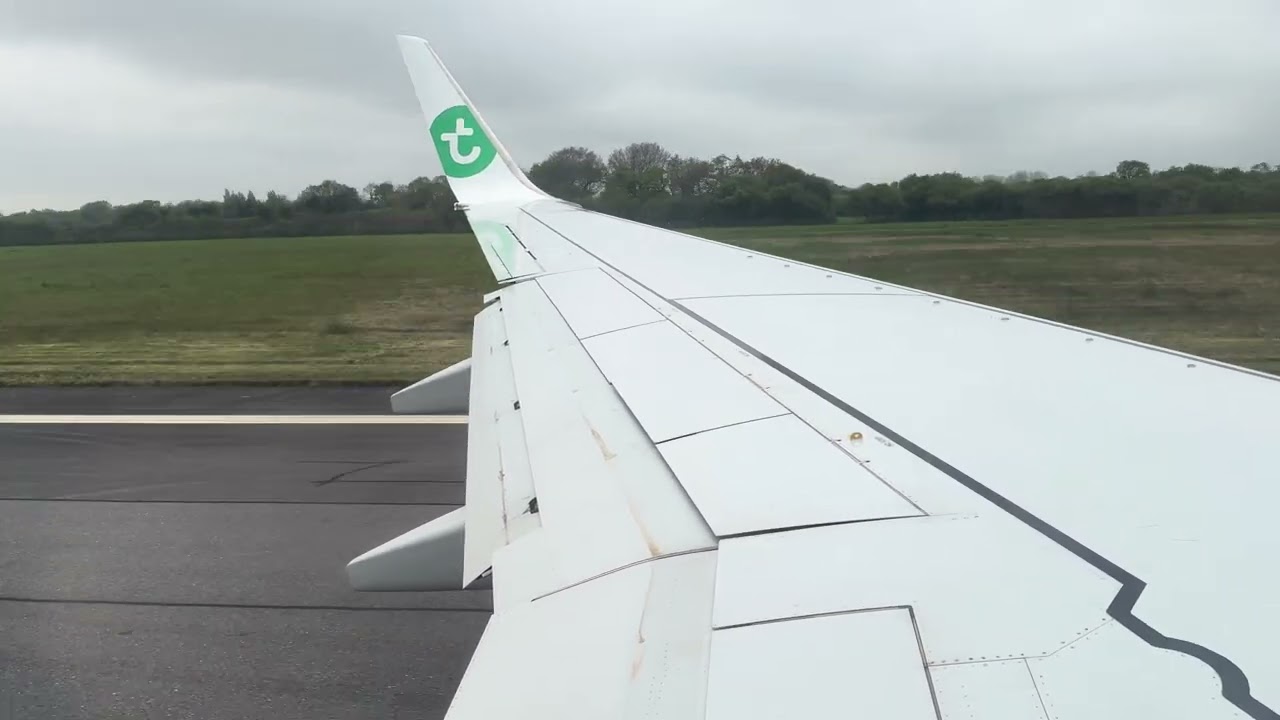 Boeing 737-800 Transavia takeoff from Brest
