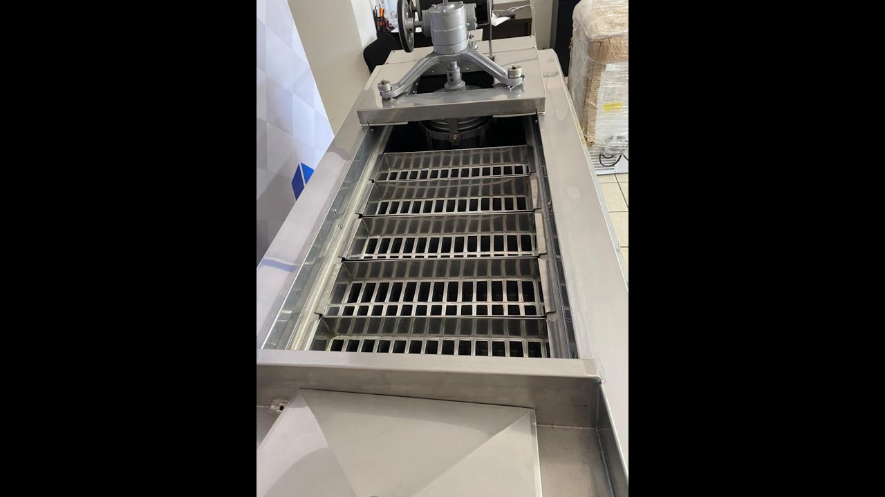 Tanque fabricador de paletas para 5 moldes moldes brasileños con garrafa desmontable.