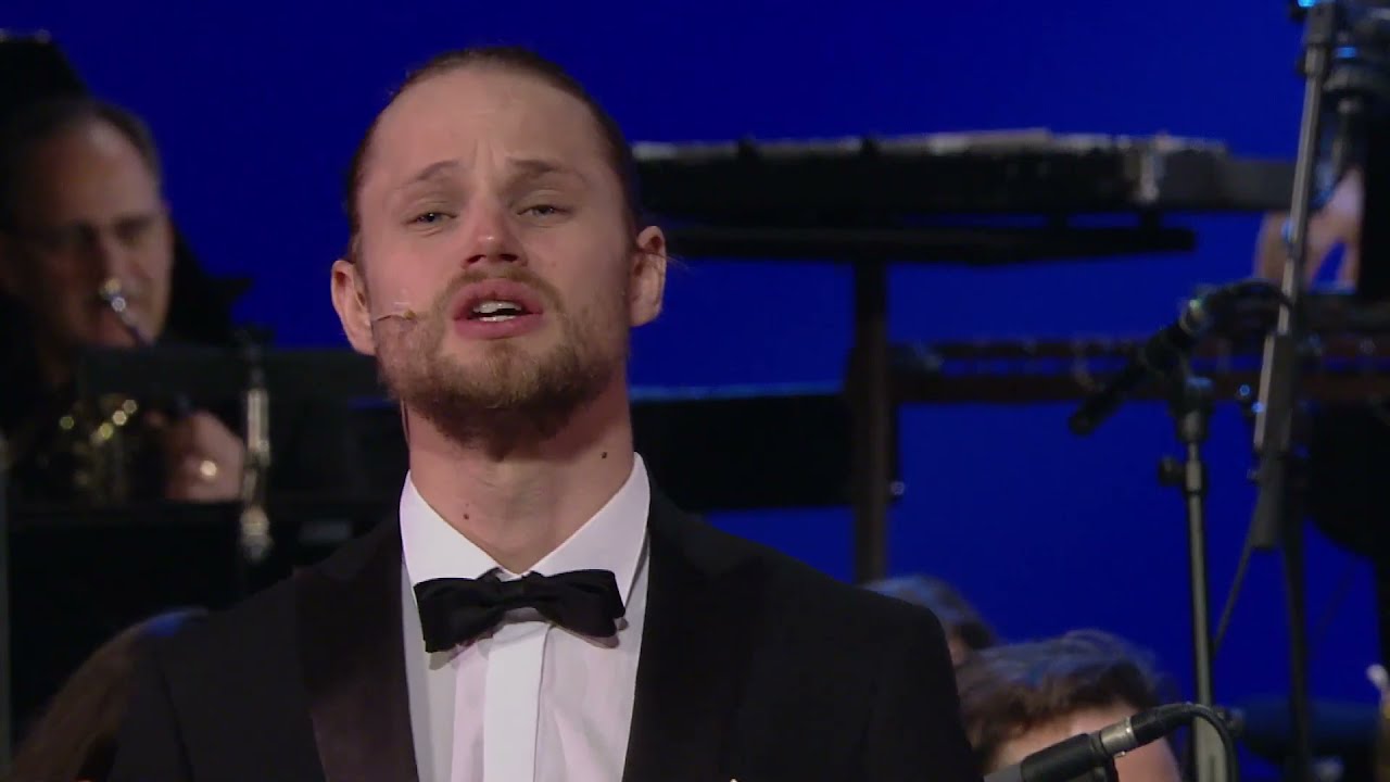Can you feel the love tonight - Matthias Trattner und das Ensemble der Bühne Baden