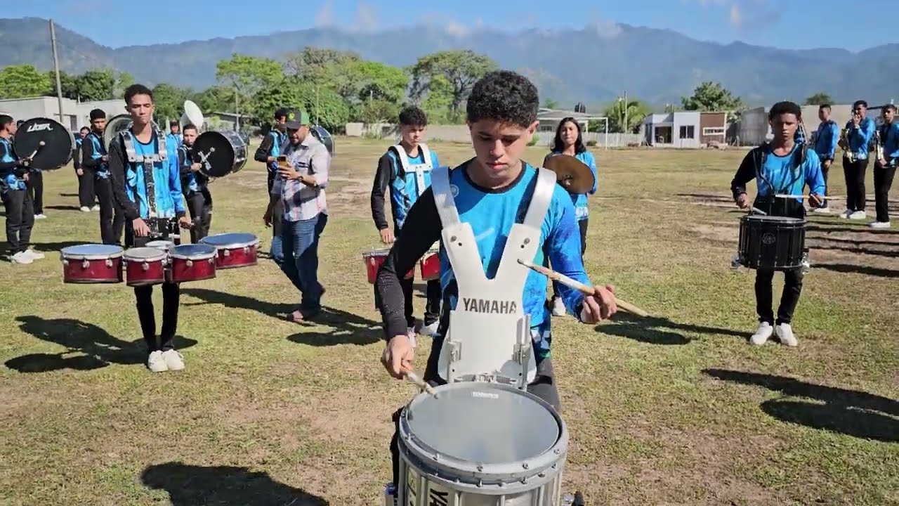 Emocionante Espectáculo de la Banda Marcial en el Instituto Guillermo Moore