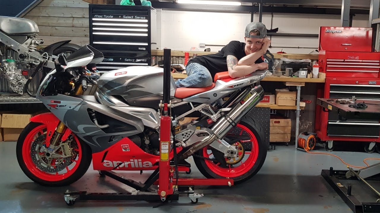 Aprilia RSV1000R bringing sexy back