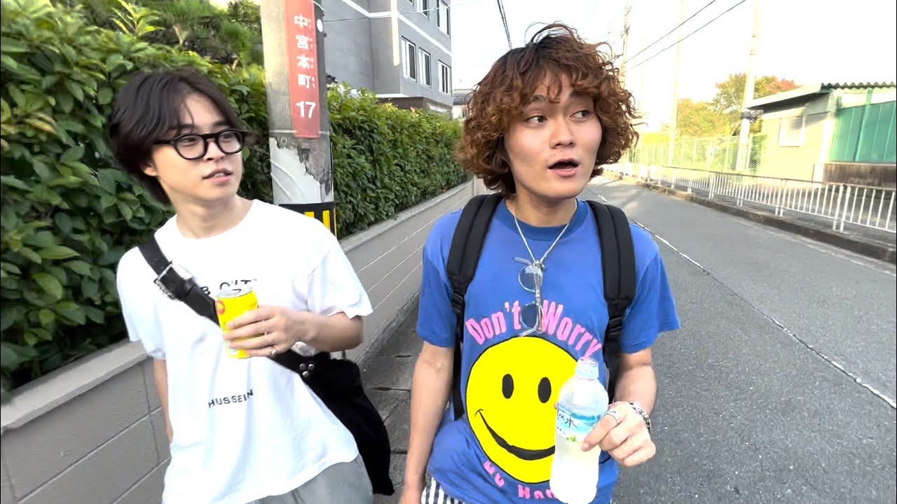 【おしゃれ】駅まで歩いてたらコーディネート紹介が始まりました。