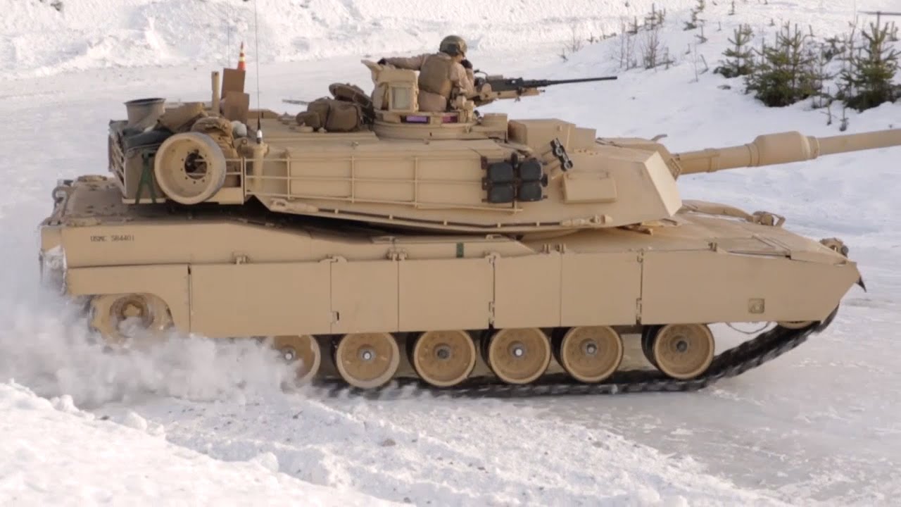 Her «drifter» 60 tonn tunge M1A1 Abrams på glattisen