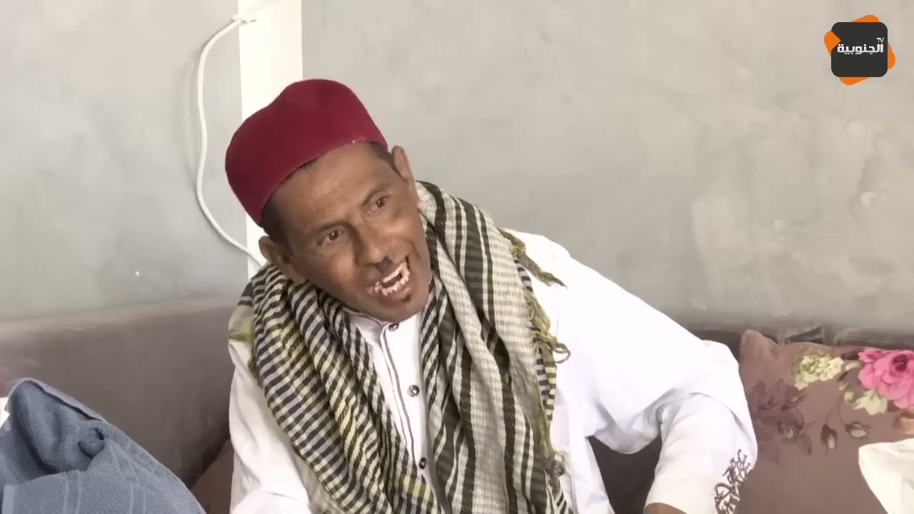 النقار و الحاج عجاج ماشين للتراويح…ياخي كلاو بعضهم كالدجاج😂😂