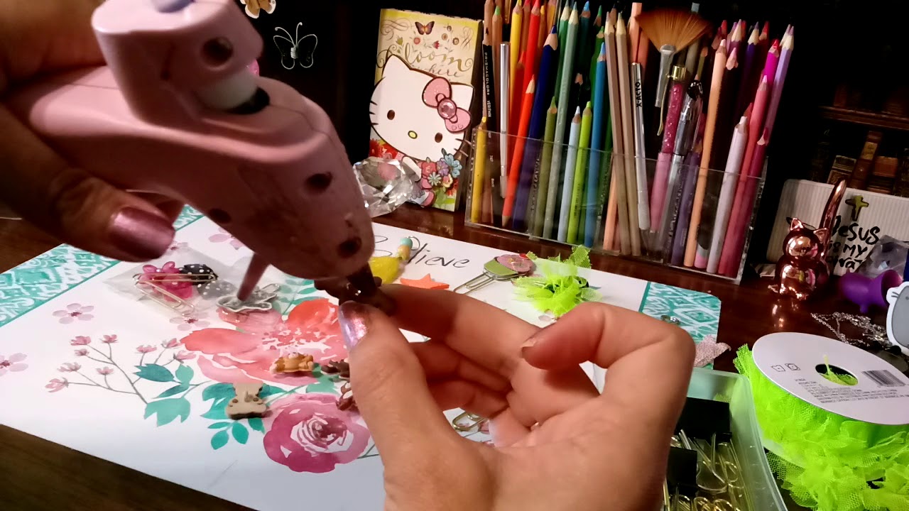 How to make cute paper clip bookmarks with buttons