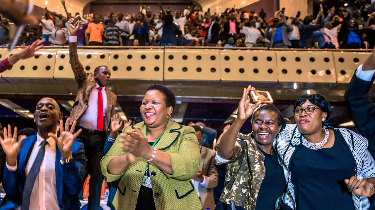 Celebrations erupt in Zimbabwean parliament as Mugabe resigns