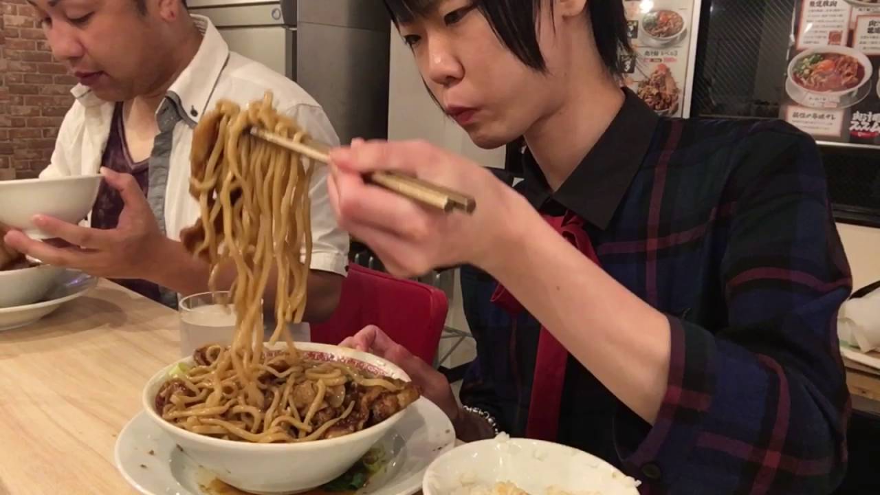 大食い→肉汁麺ススム レベルMAX食べた。with自由人さん Eating roast pork ramen and rice