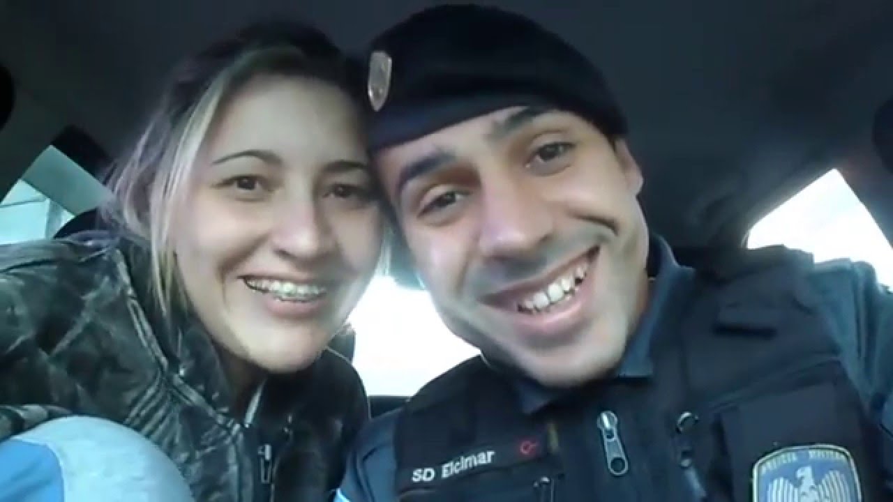 Laneyume kaj Shimaru salutas vin