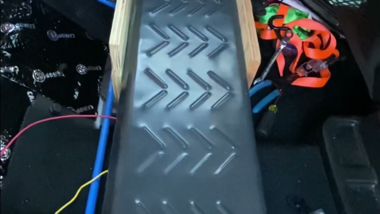 Front Runner footwell water tank install on the JLU rubicon