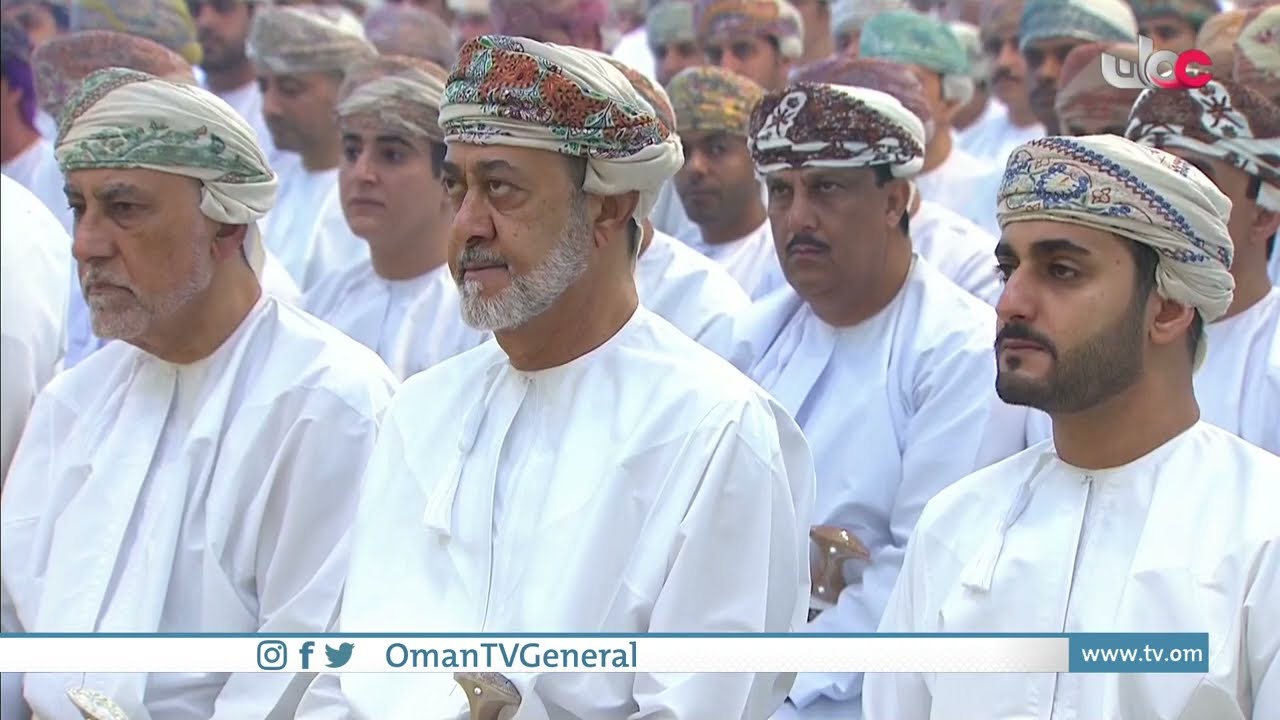 جلالةِ السُّلطان المعظم يؤدّي صلاةَ عيد الأضحى المبارك في جامع السيد طارق بن تيمور بولاية السّيب