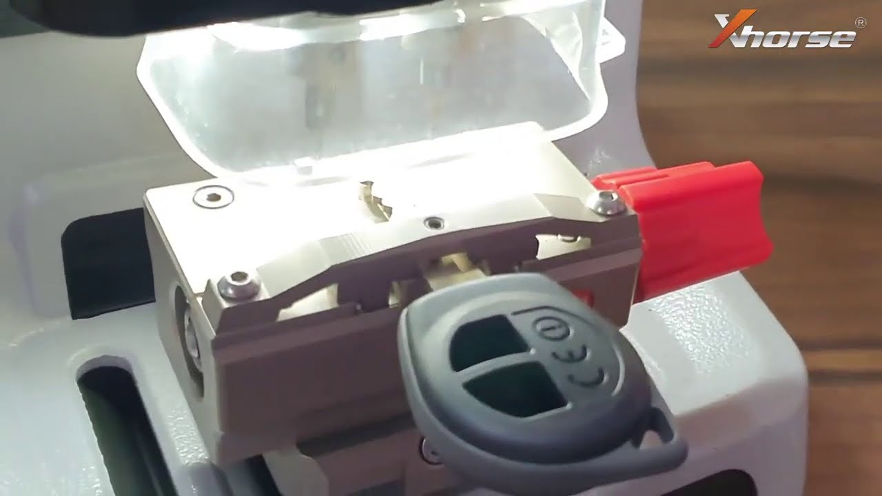How to use Xhorse Dolphin XP-005 and Key Tool MAX to cut a key for Suzuki WagonR 2019 - xhorse.co.uk