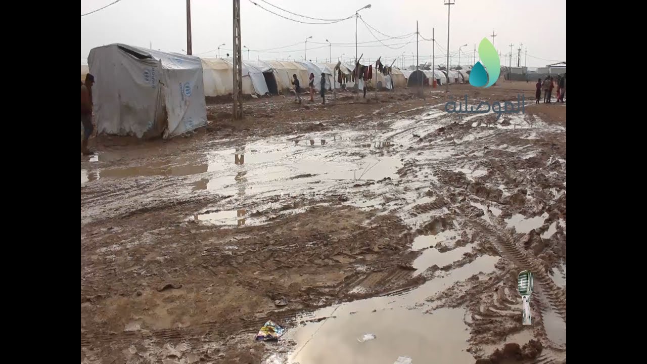 مايك الموصلية - مخيم حمام العليل يعاني من نقص الخدمات والمواد الغذائية ومطالبات من النازحين باعمار م
