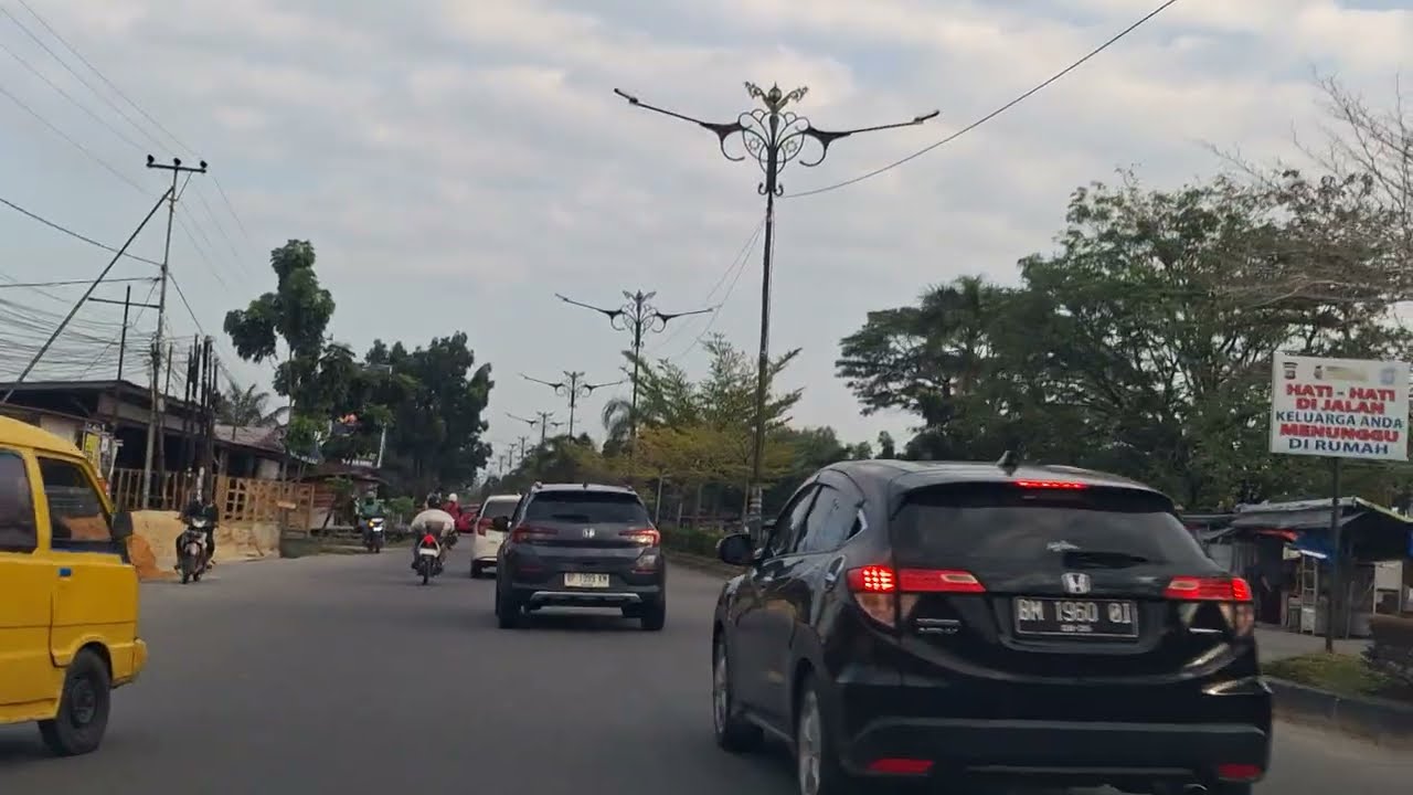 Suasana gang sempit kota pekanbaru #perjalanan #automobile #riauhits 
