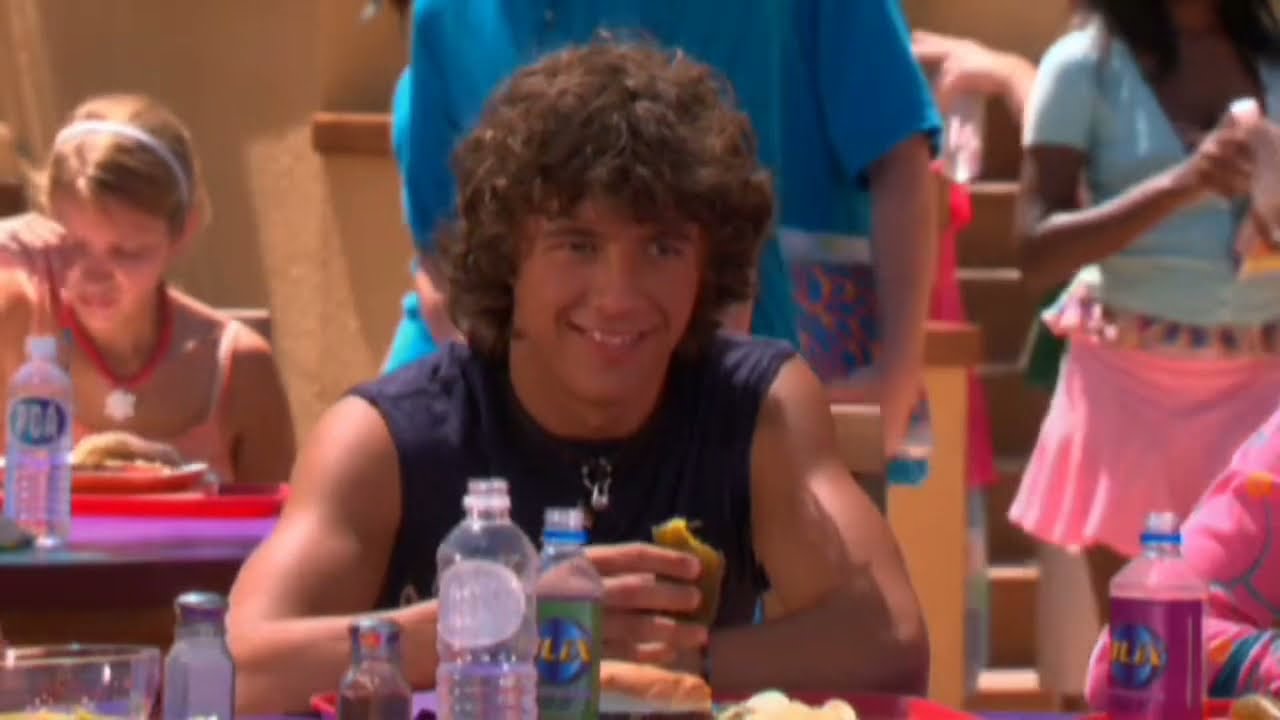 Quinn and Logan being the best couple on Zoey 101 for 3 minutes and 29 seconds straight