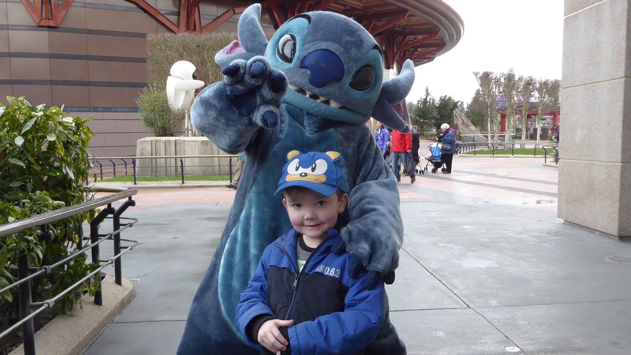 Meeting Stitch at Disneyland Paris