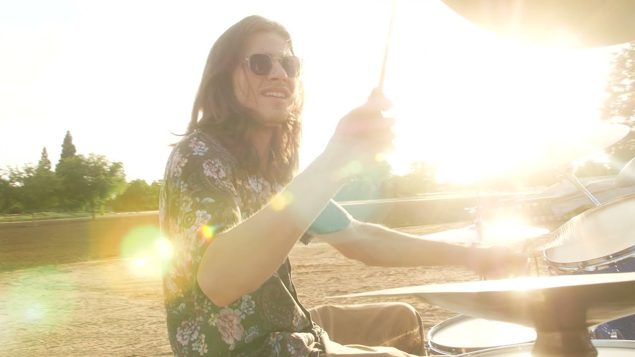 Dying Suns - Technicolor Mind ~ Smile (Live Music Video)