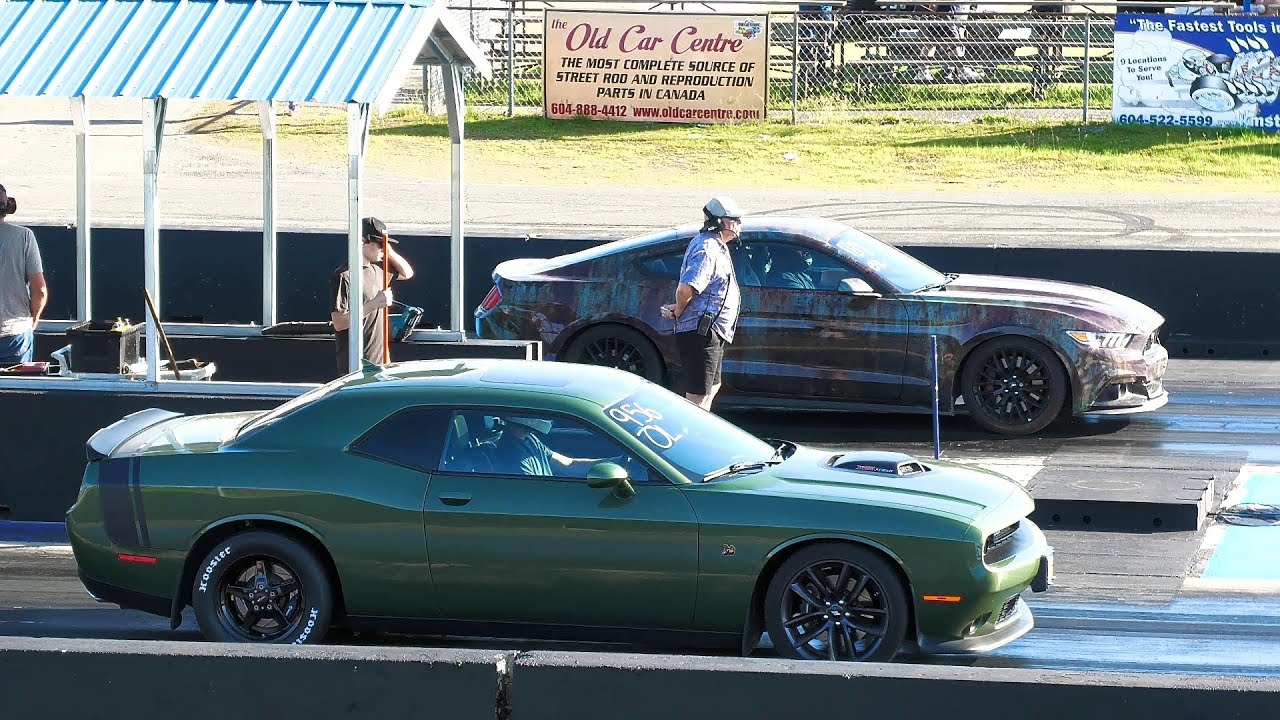 Mustang GT vs Dodge Challenger - drag racing
