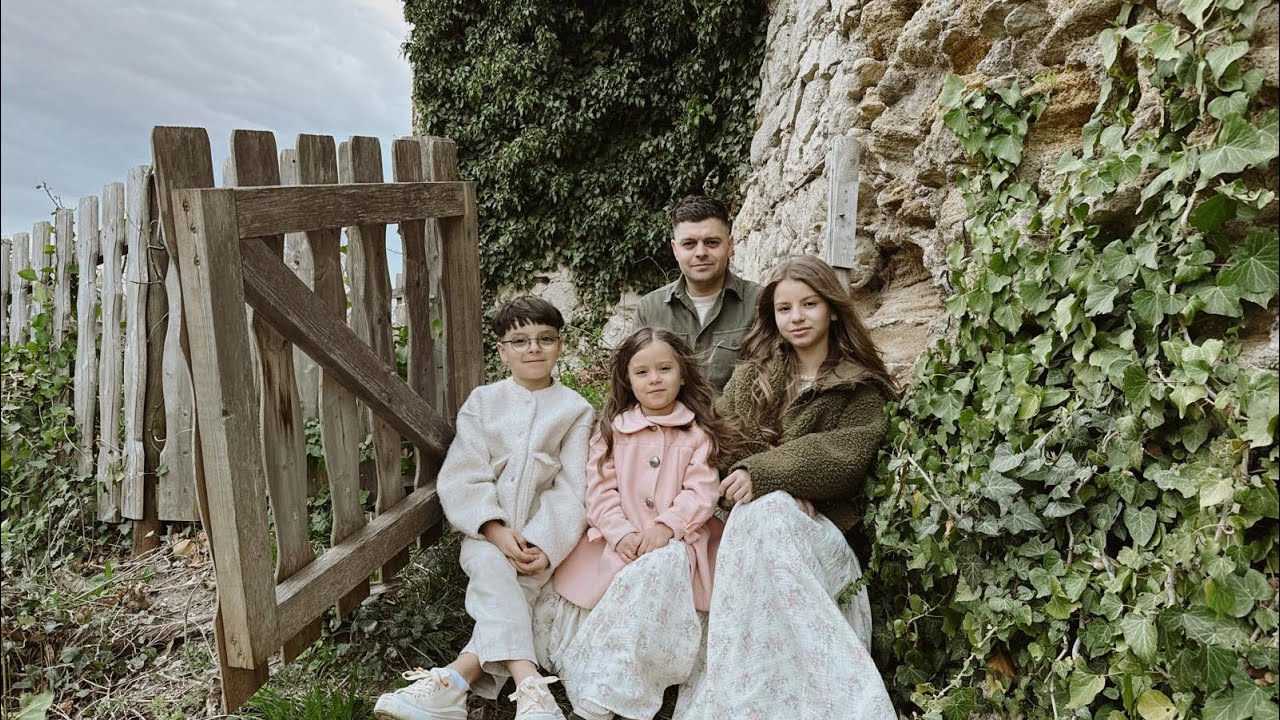 Familia Neag - Sus pe cruce pentru tine Isus a murit