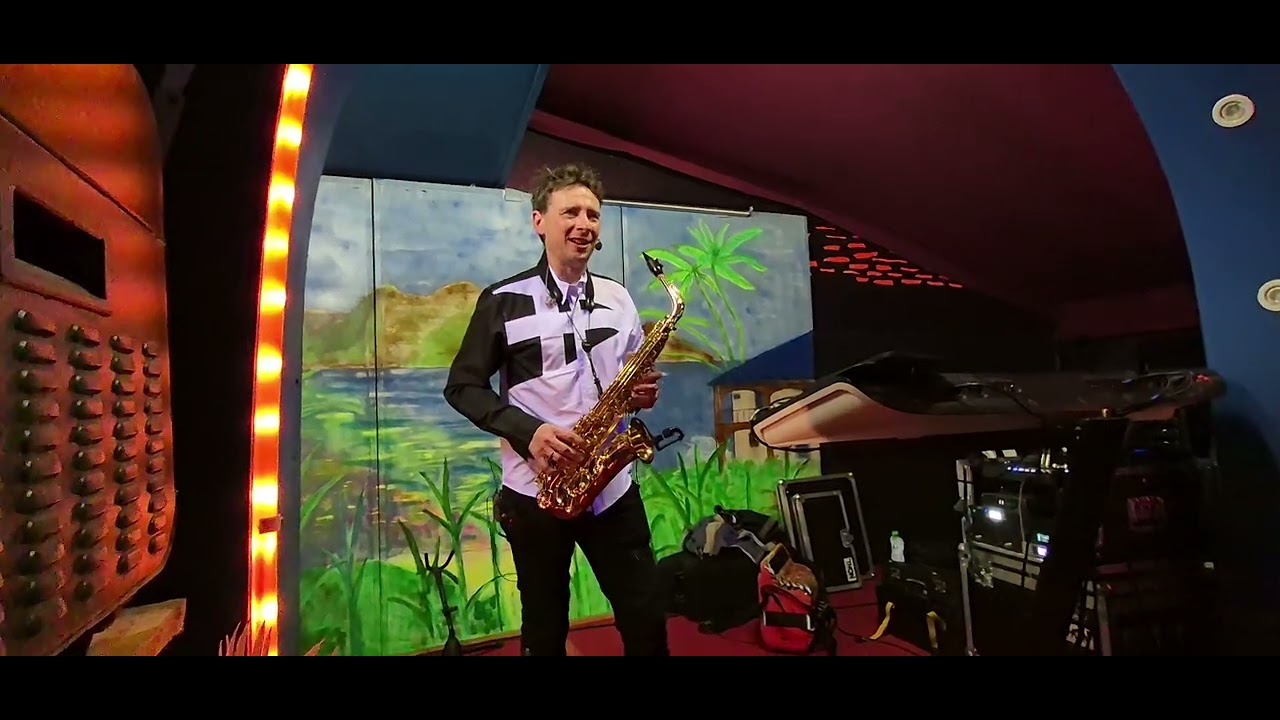Par Damien Poyard magnifique interprétation au Saxophone pour un hommage à  André Roques🎼🎶🎷
