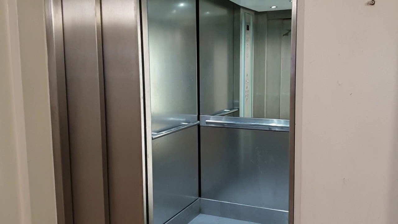 1987 Thyssen (Modernised 2002 by Thyssen) Lifts @ Royal Priors Shopping Mall in Leamington Spa
