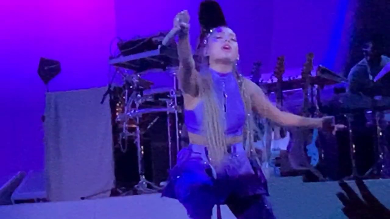 Ariana Grande - Love Me Harder/breathin - Live from The Sweetener/Thank U, Next Tour
