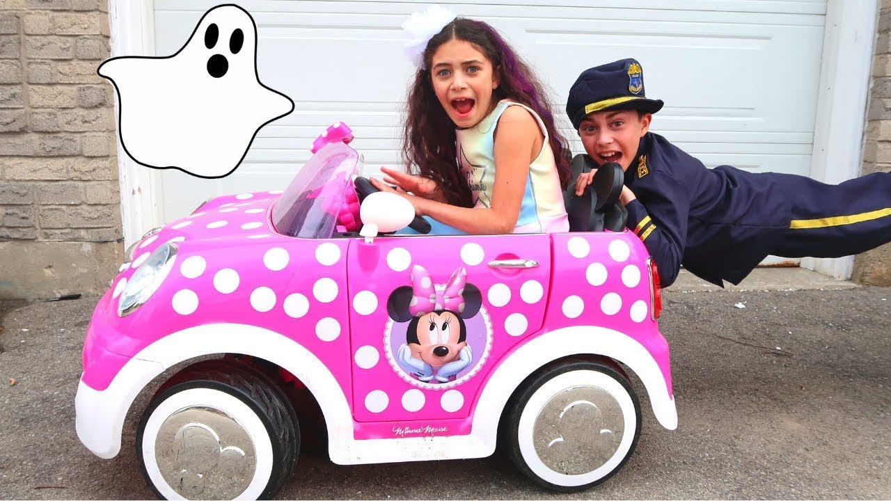 Heidi y Zidane se asustaron con los fantasmas. La policía no pudo ayudar.Aventura en coche