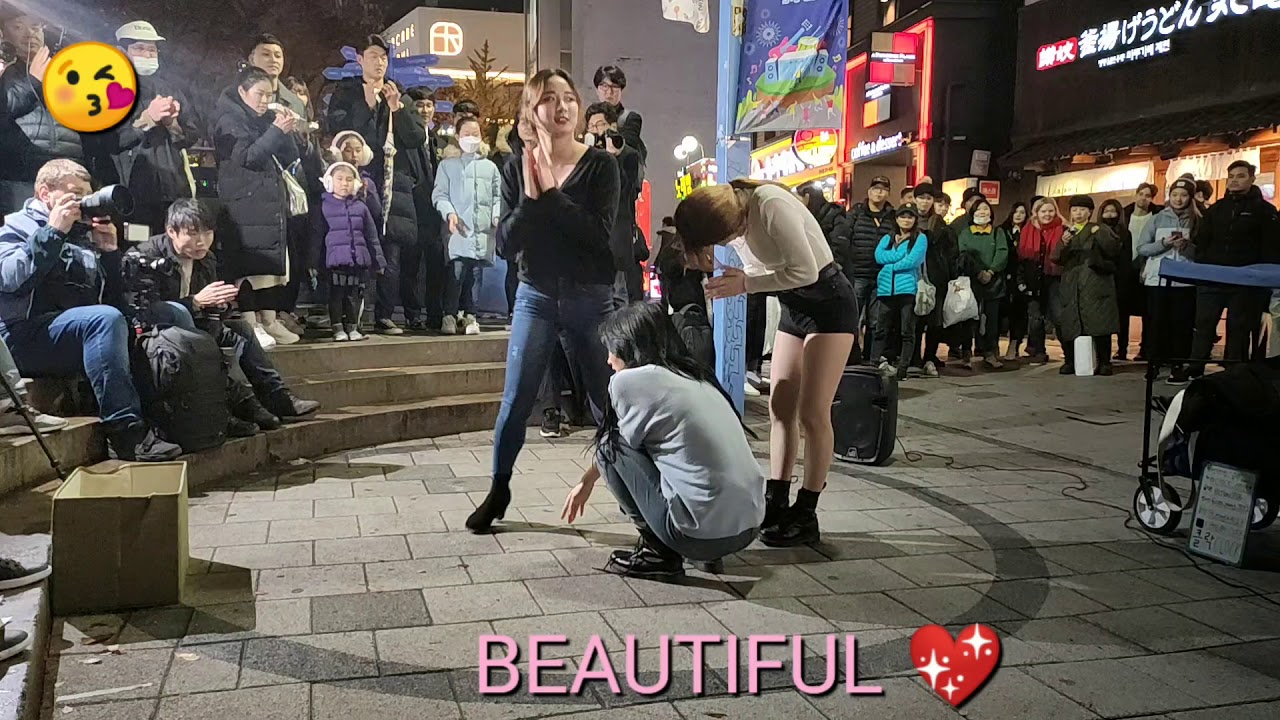 20191115. CLOCK. CUTE ATTRACTIVE BUSKING-1.