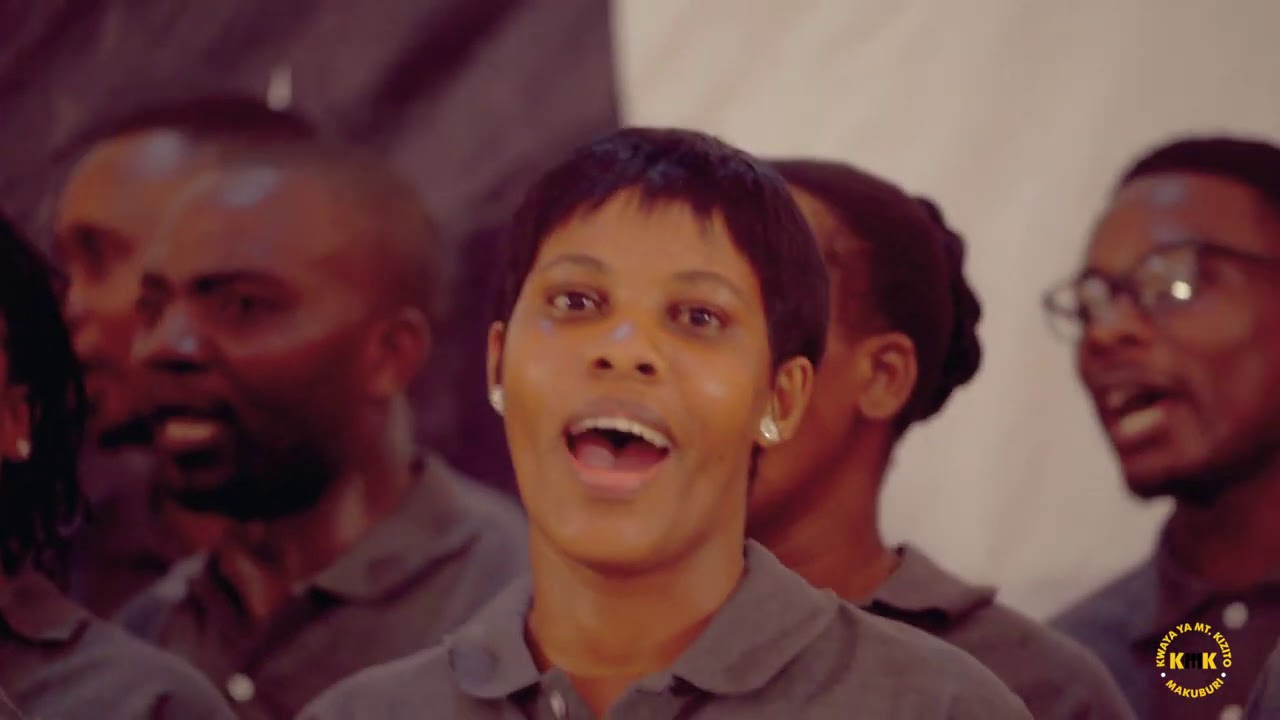 Mt. Kizito Makuburi wakiimba wimbo wa Siku ya Furaha kwenye Tamasha La Yesu Ni Mwema (Final Episode)