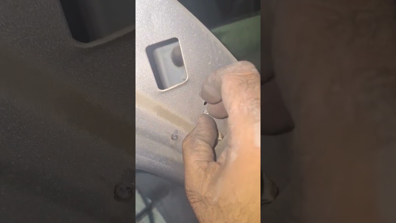 فورد ماركيز موديل ٢٠١١ مشكلة سنترلوك و مكينة قزاز طريقة فك و تركيب تم الاصلاح