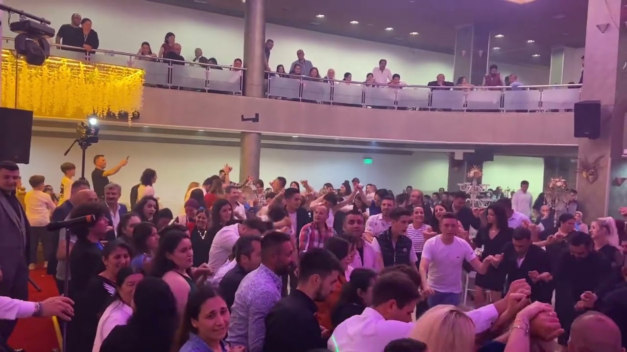 Ankara Elagance düğün salonu halaylar.