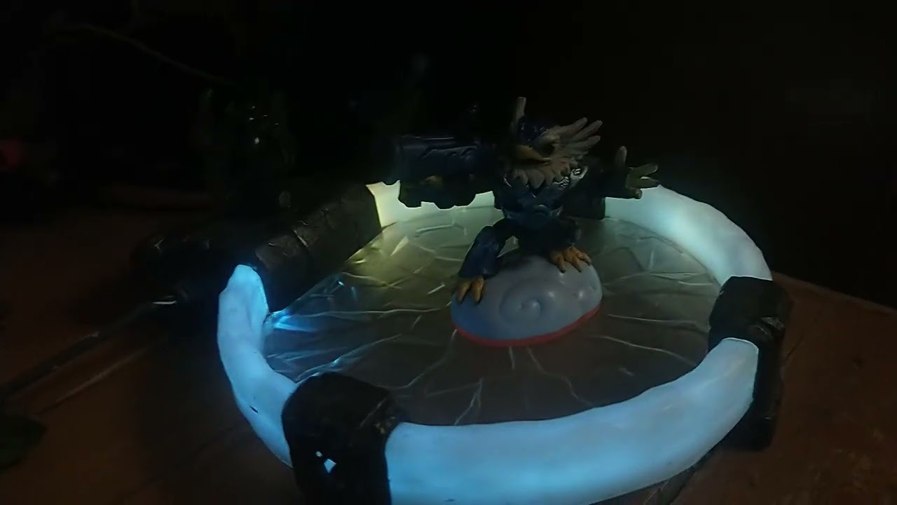 Skylanders Trap Team Tae Kwon Crow Trapped