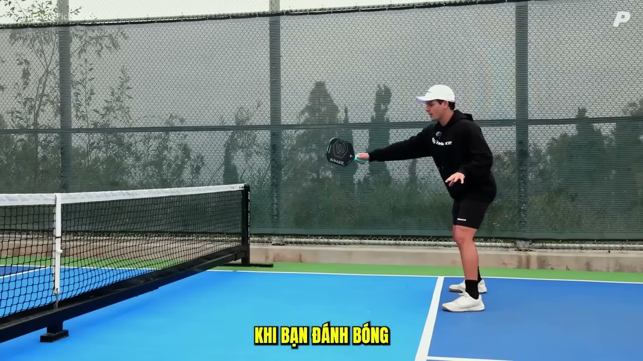 Roll, flick, poke, punch volley - 4 tuyệt chiêu làm chủ trên lưới pickleball