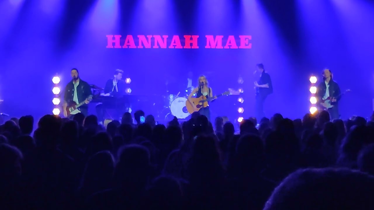 Hannah Mae - Deze Plek. Live in concert. Oosterpoort in Groningen. Rode Draad tour.