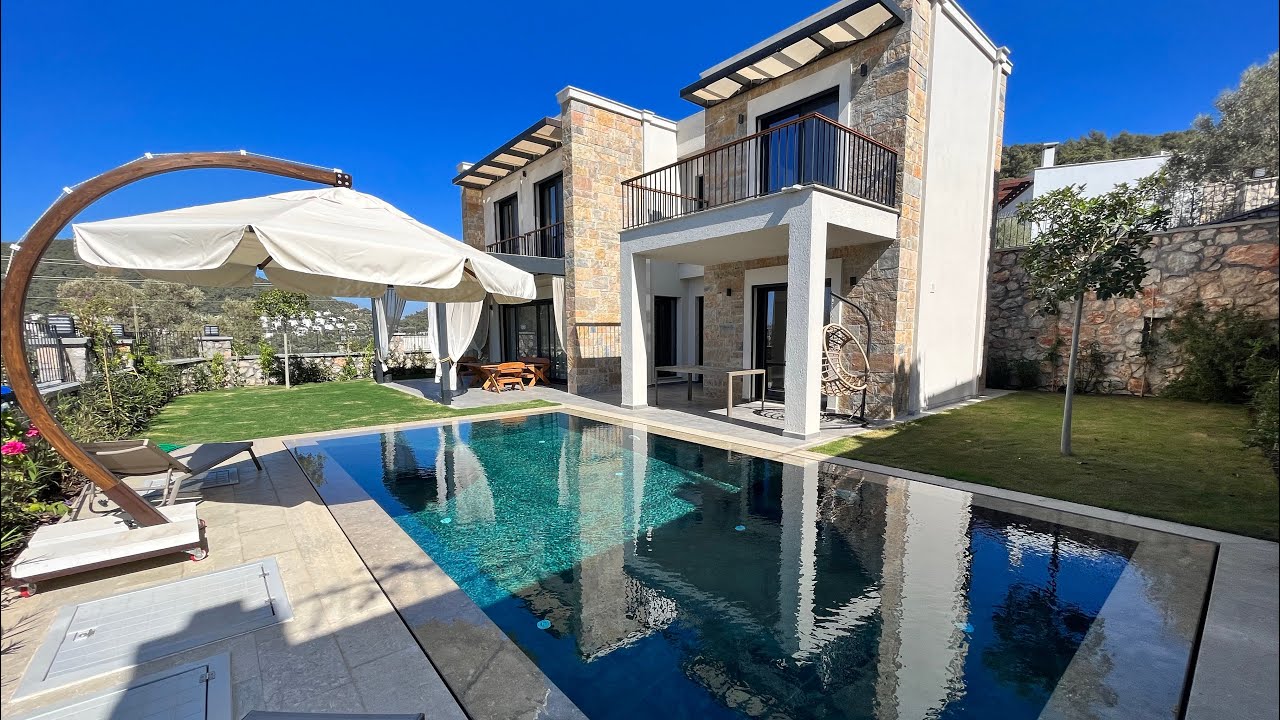 Türkbükü  Deniz Manzaralı Bodrum Satılık Villa Havuzlu Tam Müstakil Kapalı otopark. Göltürkbükü