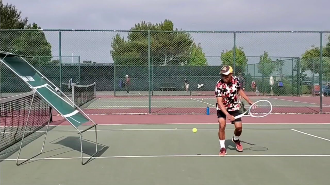 TENNIS BALL REBOUNDER
