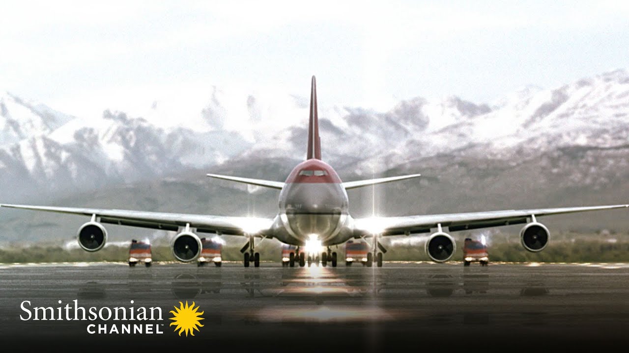 404 Lives Are in the Hands of a Captain Trying to Land a Broken Plane | Air Disasters | Smithsonian