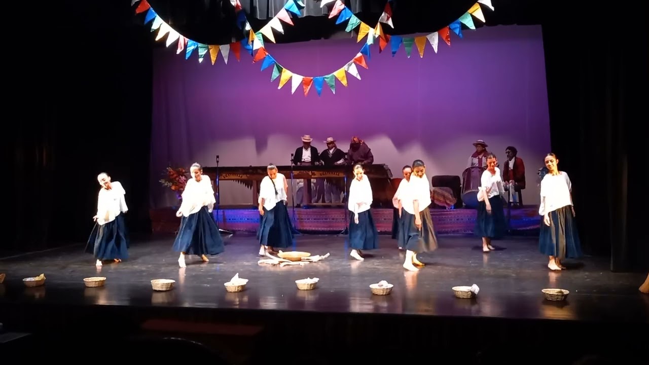 Ixim (Danza Del Maíz) - Ballet Moderno y Folklórico de Guatemala