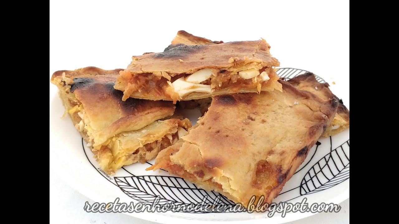 Coca farcida, en horno de leña