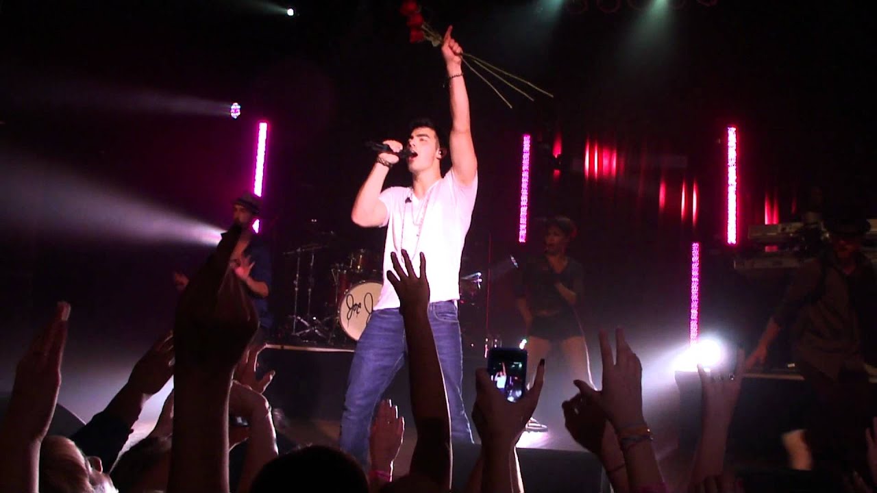 Joe Jonas - Beautiful People Cover, Live in Cleveland (9/11/11)
