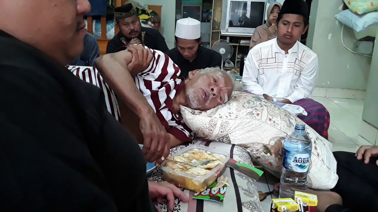 Lagi ngaduk makanan jadi satu ada tanda apa yang di buat sama habib wan sehan