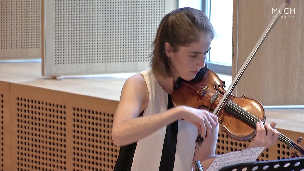 Around the notes - Júlia Pusker | Artist Diploma