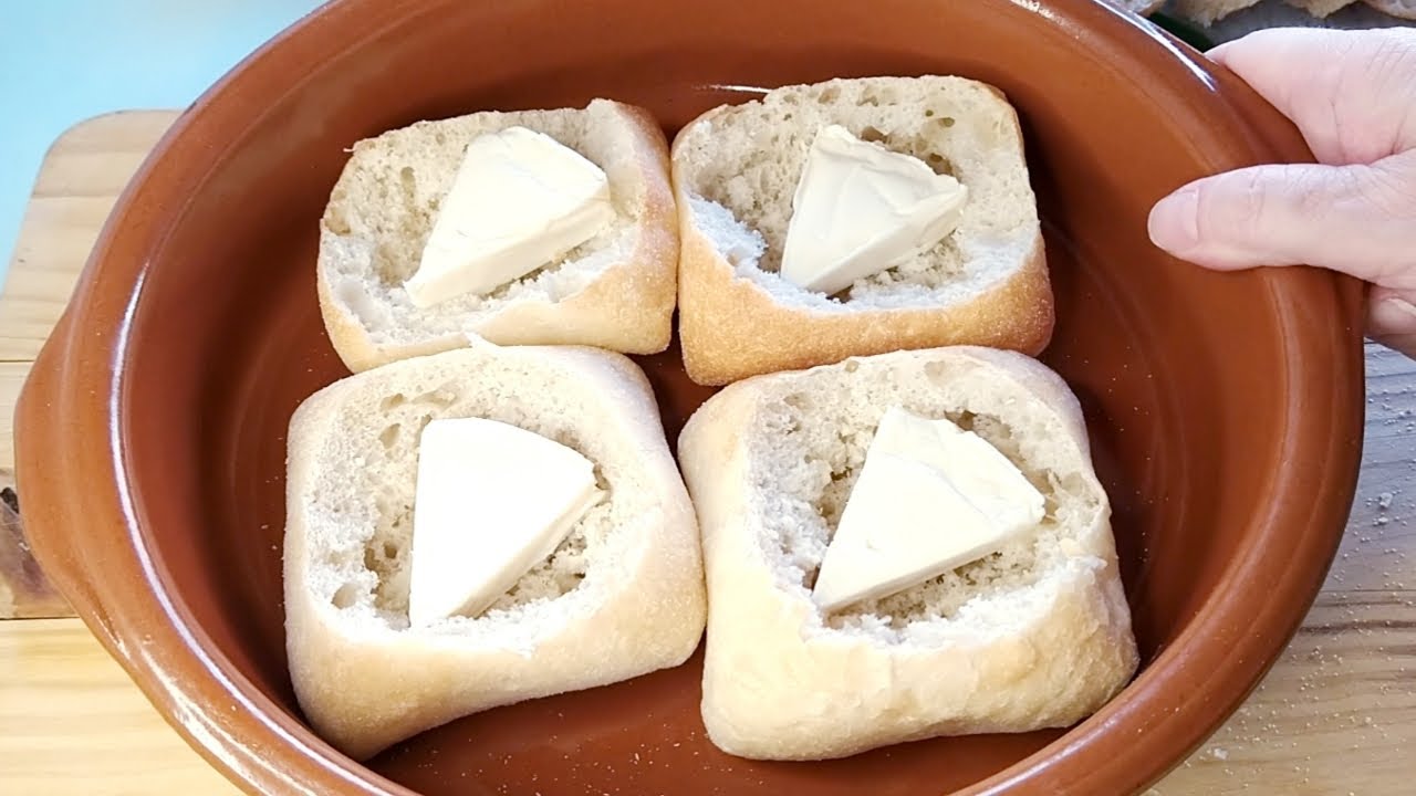 ¡Pon quesitos encima del Pan viejo! ¡Es tan delicioso que nos hemos comido todo! Cena fácil y rápida