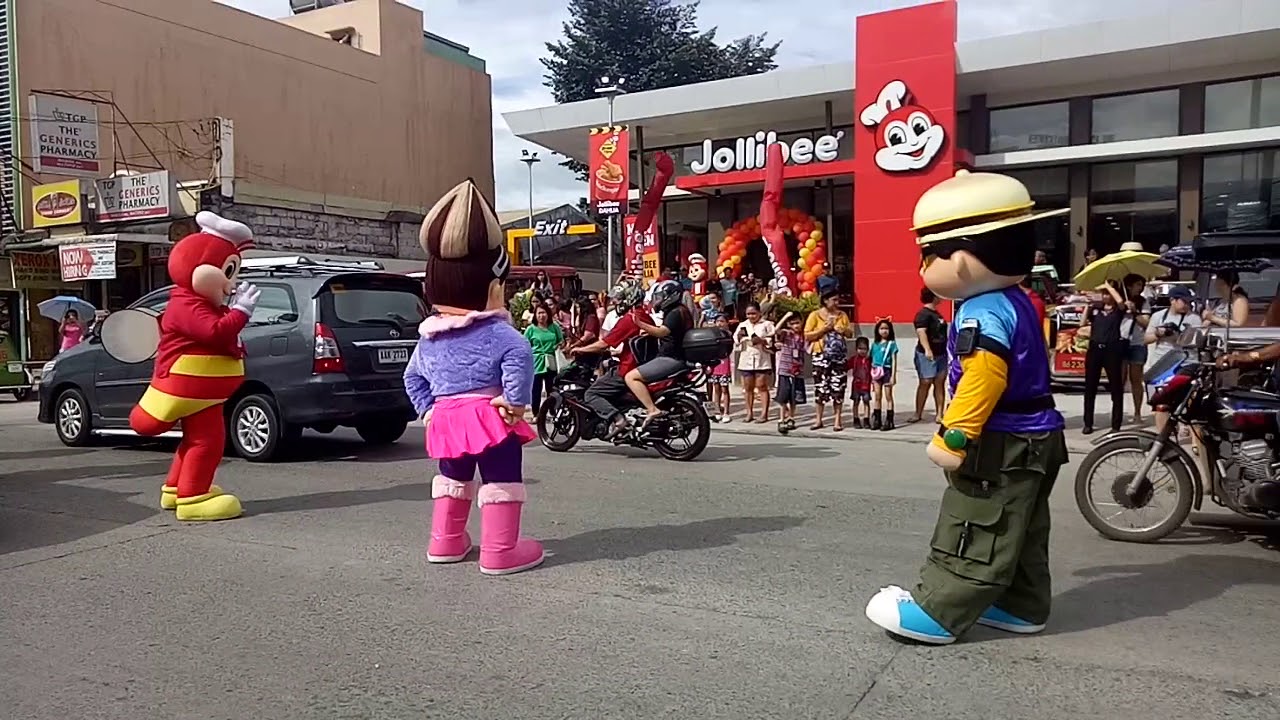 Jollibee vs Mcdo(showdown na magkatapat na foodchain)